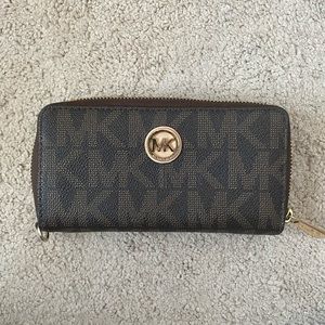 Michael Kors wallet brown logo jet